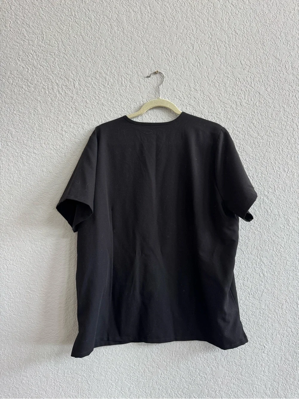 Figs Women’s Black V-Neck Short Sleeve Scrub Top - Picture 2 of 2